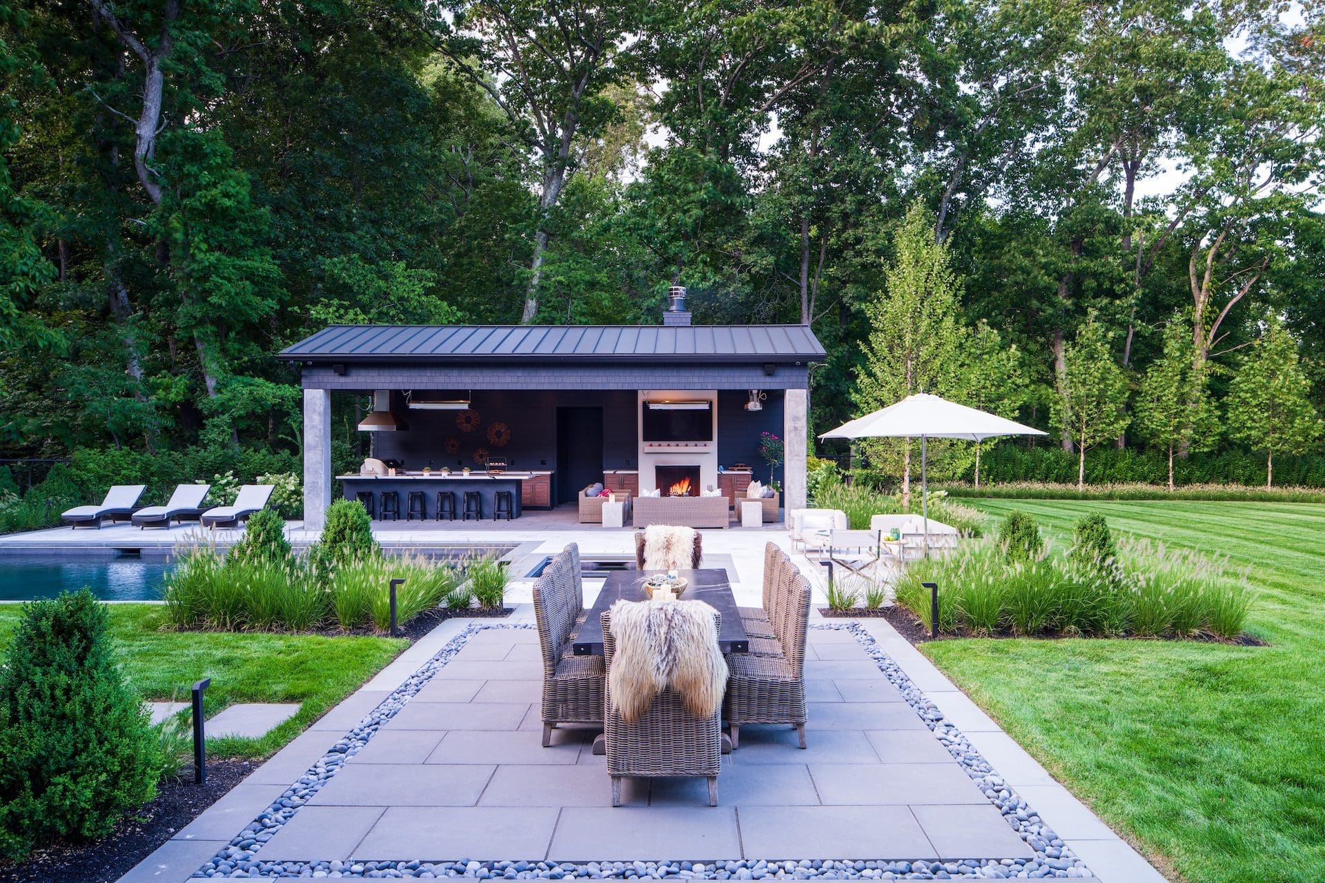 Patio landscape design in Weston Massachusetts